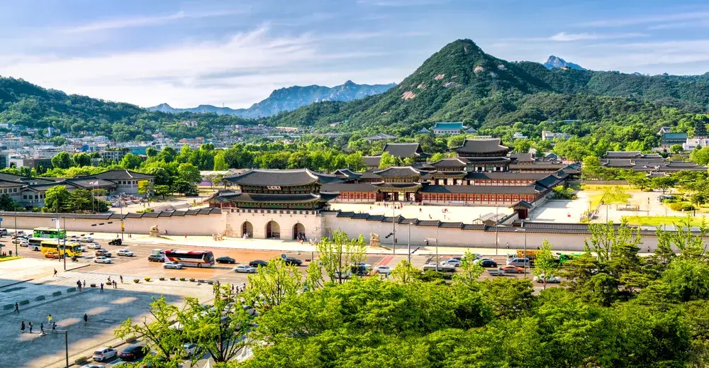 Aerial view of Gyeongbokgung Palace and the Blue House during the best time to visit Seoul