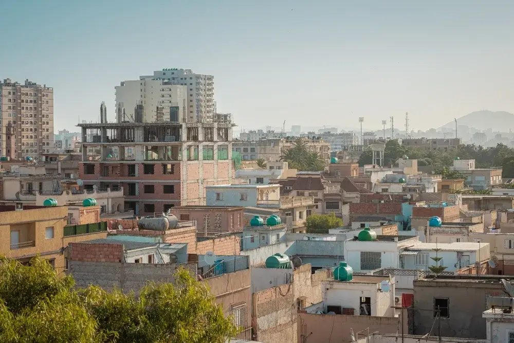 Slum in Oran, one of the bad areas in Algeria to avoid in order to remain safe on your visit