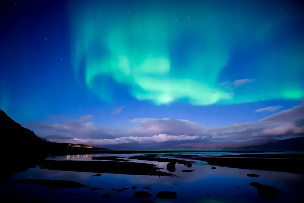 Northern lights aurora lights in the skies over Abisko National Park depicting the cheapest time to visit Sweden